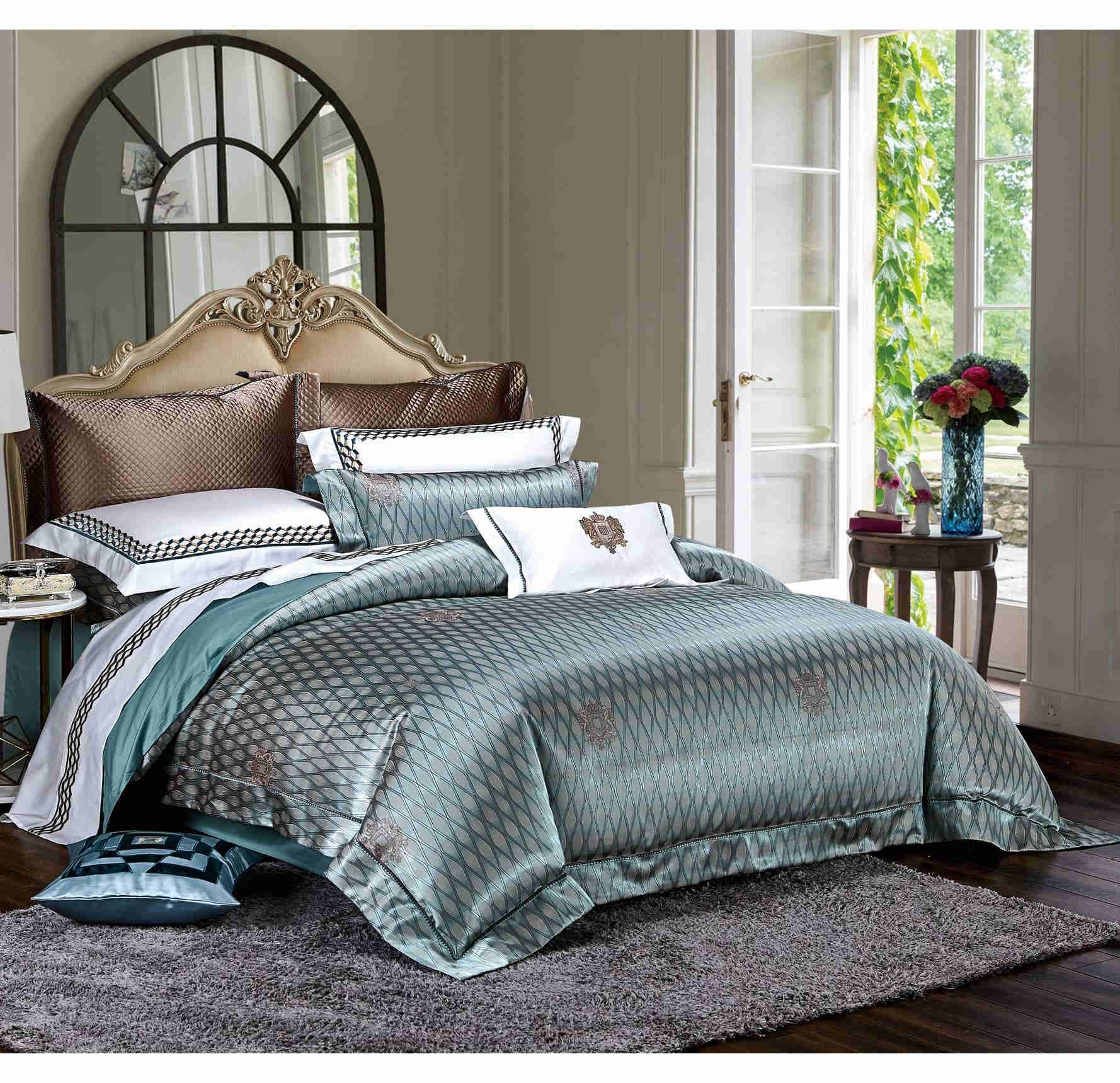 Classical Retro Style Silk Touch 100% Bamboo Jacquard Bedding Set